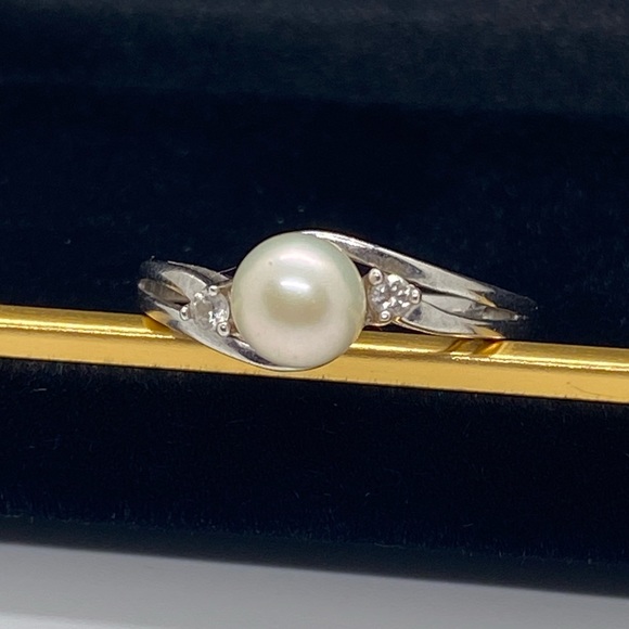 Pearl & Silver Ring With Two Stones - Picture 12 of 16